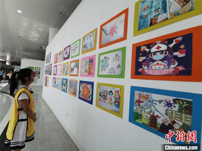 用画笔为抗疫加油：国际儿童抗疫绘画艺术作品展郑州启幕