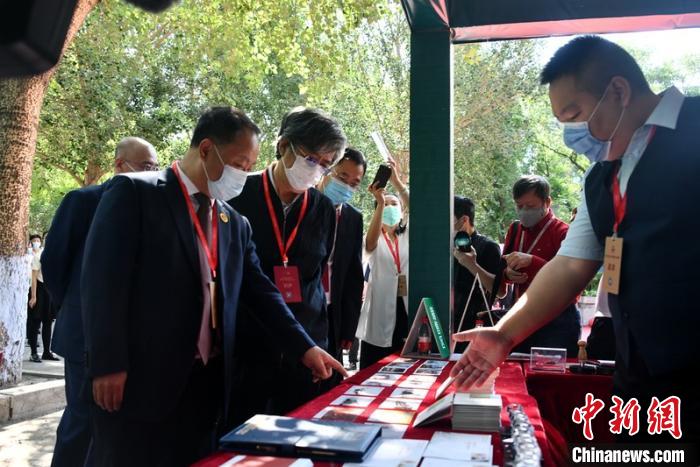 《哈尔滨工业大学建校一百周年》纪念邮票发行