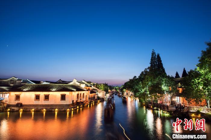 浙江乌镇夜经济复苏“烟火气”回归点亮江南水乡