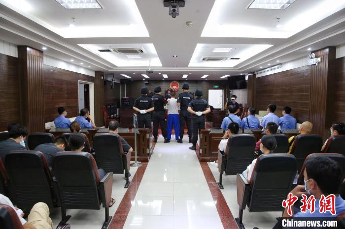 公共场所故意杀人两罪犯在三亚被执行死刑