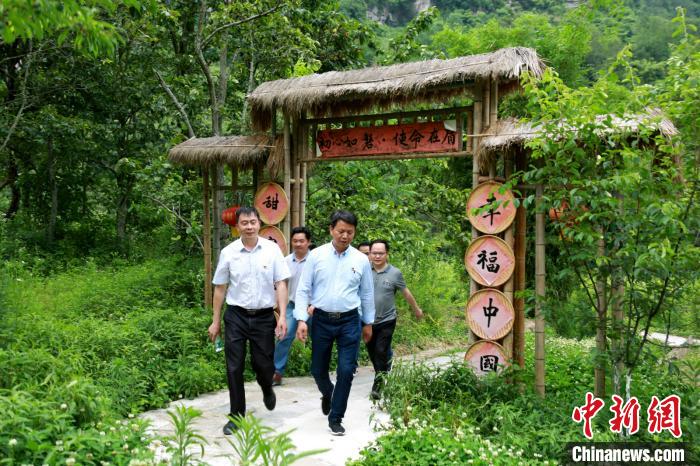 求突破、谋发展重庆石柱驻村“第一书记”的扶贫叙事