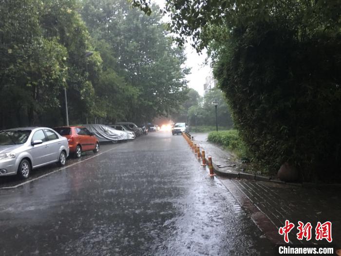 上海对43家危运企业开展全覆盖上户检查