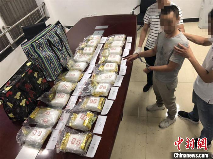 四川内江破获一起特大贩毒案抓获违法犯罪嫌疑人13人