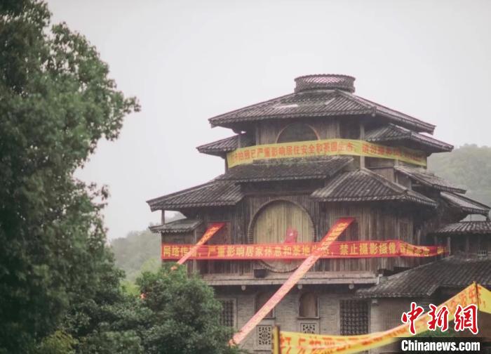 西湖景区现酷似“千与千寻”汤屋“网红”楼当地调查中