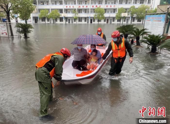 强降雨致湖北黄冈局地内涝消防疏散转移30余人