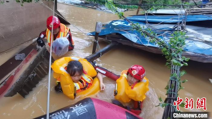 江西景德镇洪灾见闻：无论风雨多大我们在一起