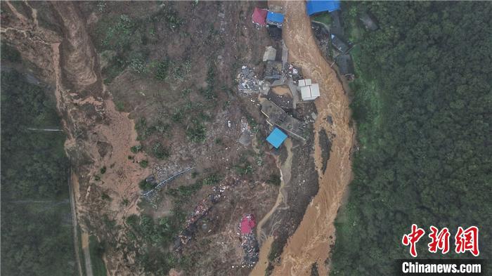 贵州松桃石板村发生山体滑坡已转移安置156人救出6人