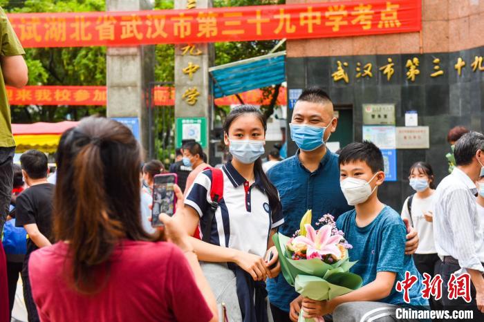 武汉5.35万考生顺利完成高考未启用备用隔离考场