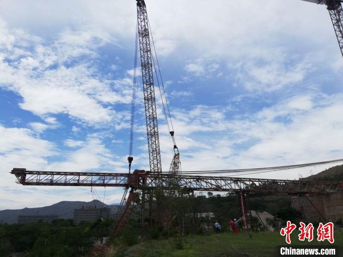 世界跨度最大30吨级辐射式缆机设备成功拆除