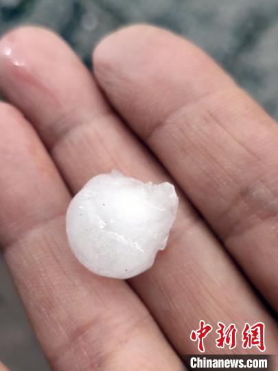 西藏拉萨市区遇冰雹天气最大直径2.5厘米