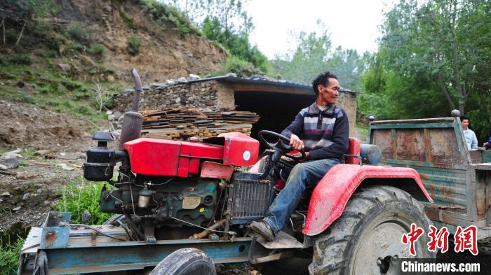 半年不通路成为历史这座西藏小山村将告别“行路难”