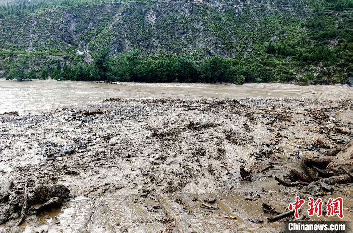 强降雨造成四川茂县多处受灾山洪泥石流致1人失联