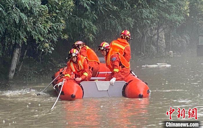 强降雨造成四川茂县多处受灾山洪泥石流致1人失联