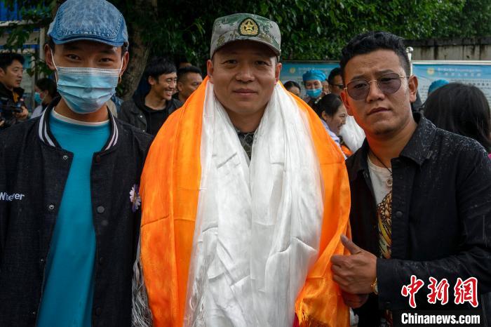 “金珠玛米”援助西藏丁青县进行包虫病防治