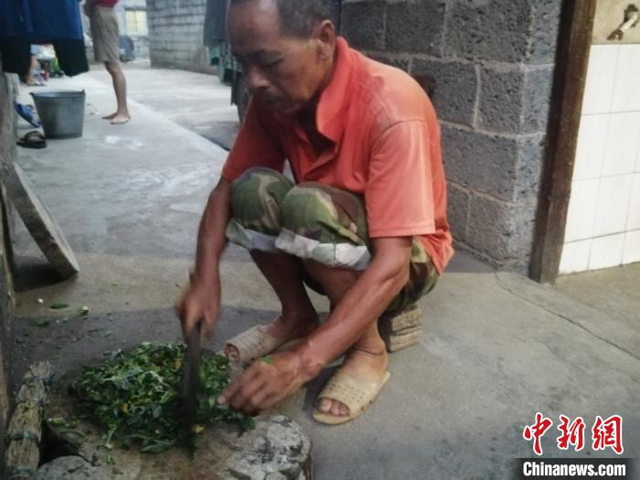 坚信读书能改变命运广西一壮族贫困家庭走出两个研究生