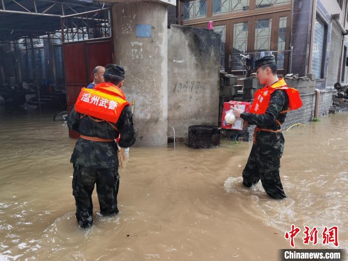 “黑格比”致浙江温州多地受灾武警力量集结驰援