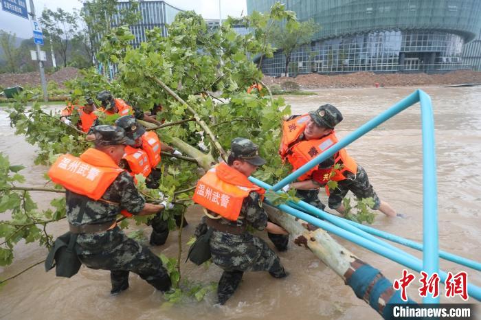 “黑格比”致浙江温州多地受灾武警力量集结驰援