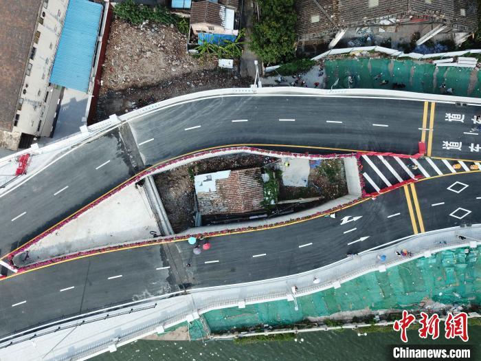 广州回应“最牛钉子户”：将继续和业主沟通协商