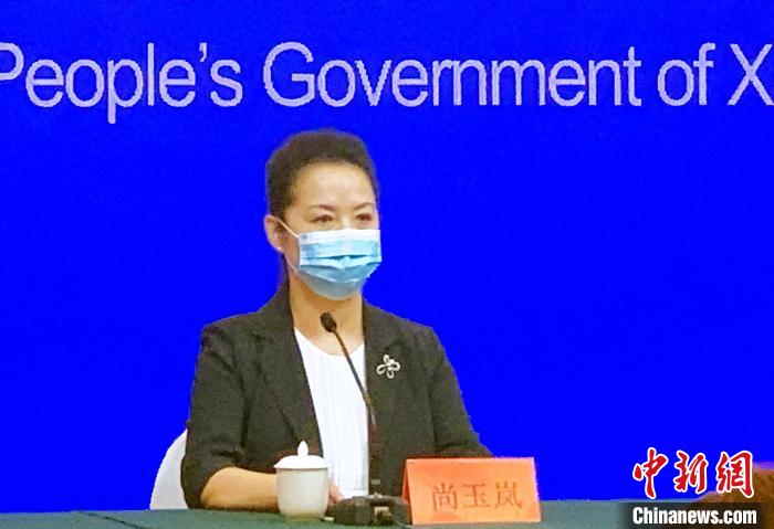 乌鲁木齐：每个小区只保留一个出入口对居民每天3次测温并登记