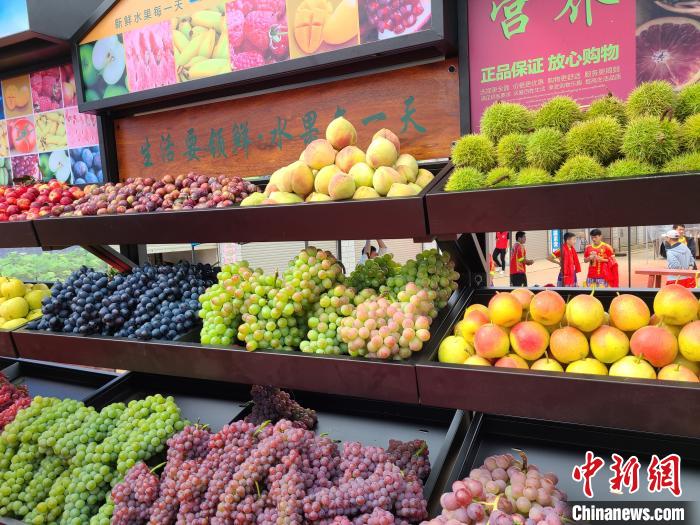 云南安宁举办葡萄展销会疫情之下守好农民的“钱袋子”