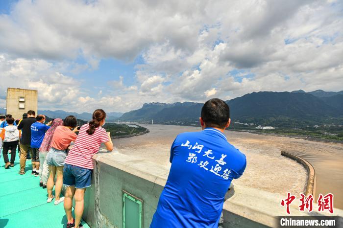 援鄂医疗队员游湖北宜昌：“赏”荆楚魅力“感”疫后重振