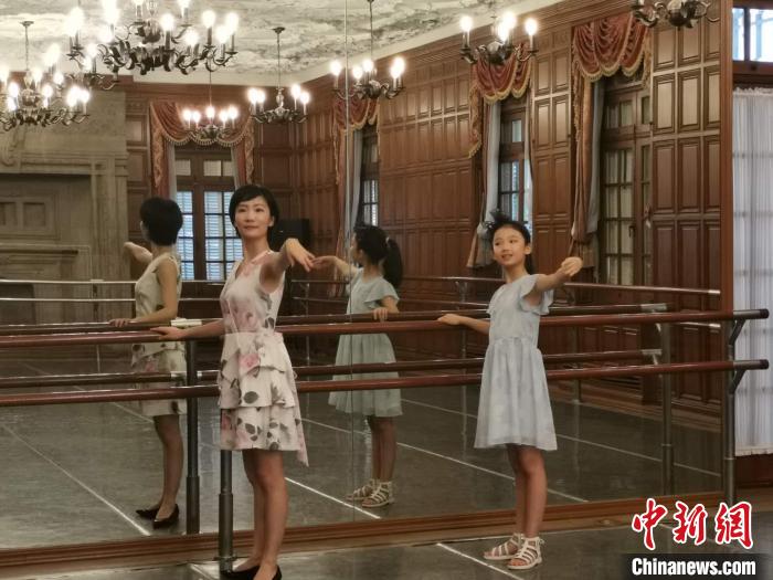 昔日“小伙伴”重回少年宫珍贵回忆印刻成长“足迹”