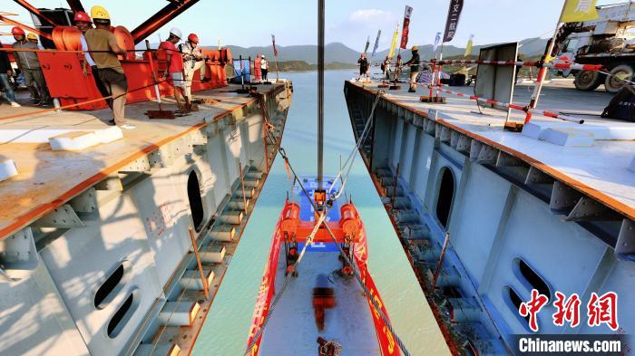 闽浙新通道 福建重点项目沙埕湾跨海大桥主桥合龙