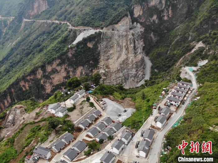 四川凉山：阿布洛哈村的“小康路”