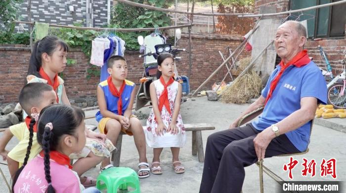 耄耋抗战老兵刘用和：不论多大年纪都要发光发热