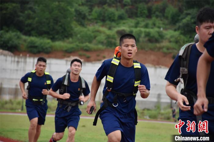 广西“95”后消防员捐献造血干细胞：救人也是我的使命