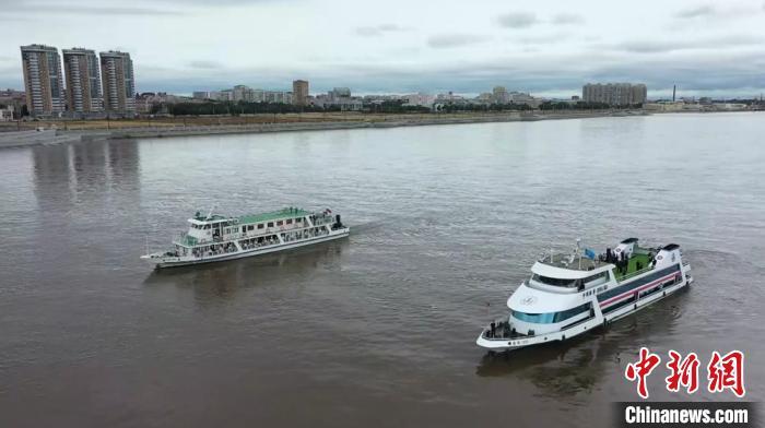 “中俄双子城”联合举行抗战胜利75周年水上祭扫活动