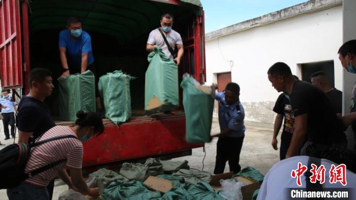 云南大理破获一起特大跨境制售假烟案案值2.5亿元