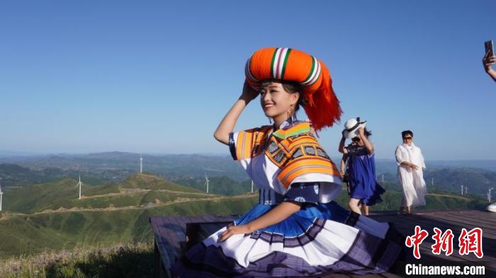“天上花海”群众家门口的“云中旅游”致富路