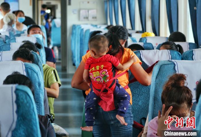 时代记忆：开往广西边城的“暖心慢车”