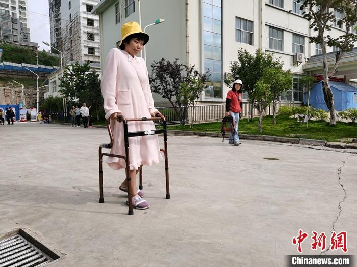 “蜗牛姑娘”治病记：从14年到10分钟的求医之路