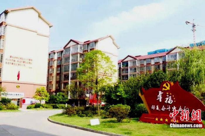 赣南山民“出山”拔“穷根”“搬”入新生活