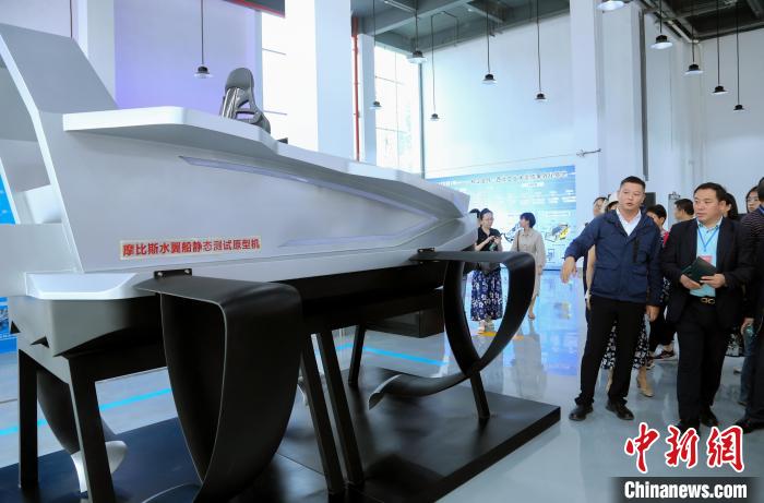 海外华文媒体看内江产业发展：“想不到这里有如此先进的企业”