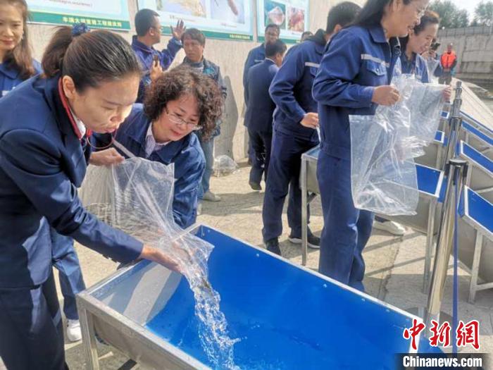 吉林丰满重建工程永庆鱼类增殖站首次放流