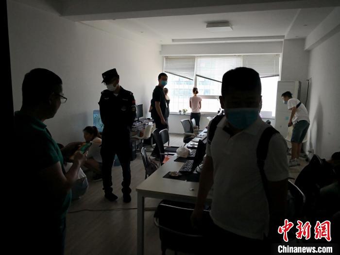 大连警方摧毁一特大电信诈骗集团抓获嫌犯40人