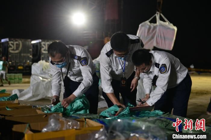 浙江查获特大海上运输假私烟案案值六千余万元