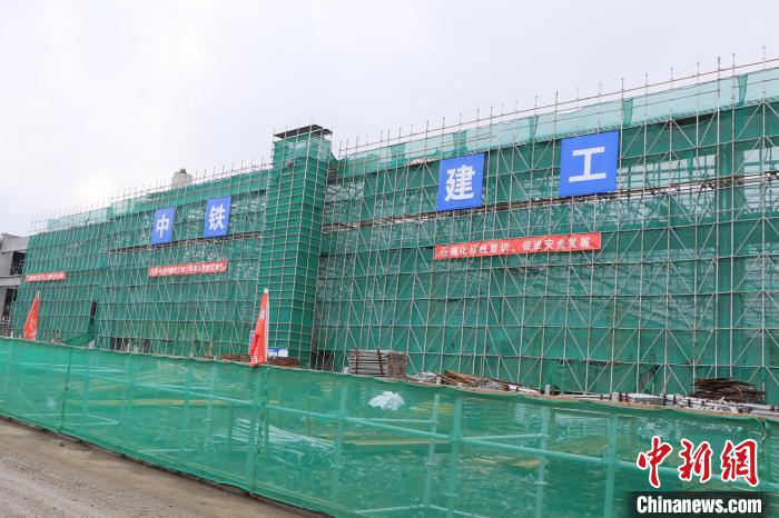 中国最北高铁首座钢结构屋面站房主体结构完工
