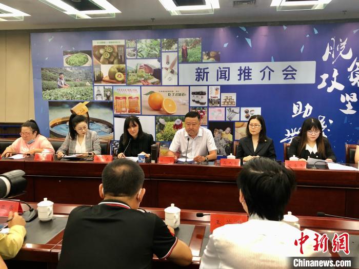 办公楼内“摆摊”中国残联助残“带货”