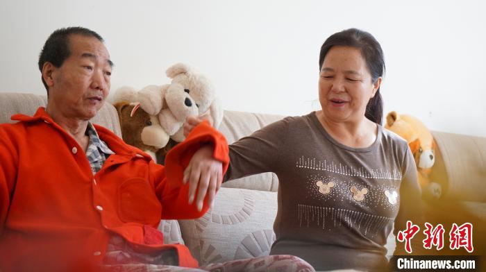 丝路小城创新“时间银行”：存爱心时长换得“晚年服务”