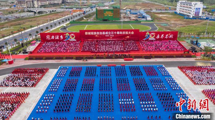 广西恭城瑶族自治县成立30年生产总值翻34倍