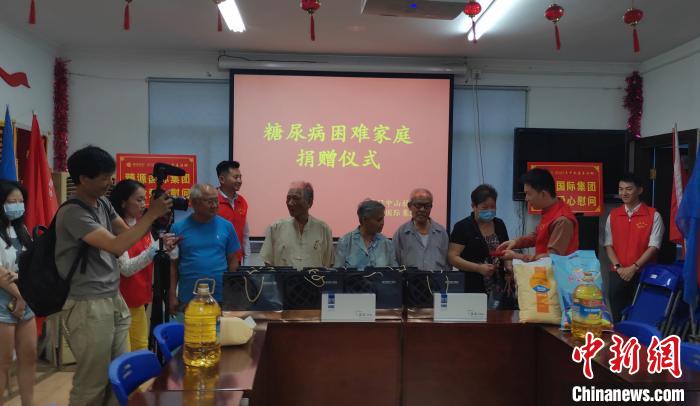 中秋慈善慰问走进厦门百年老街区困难家庭