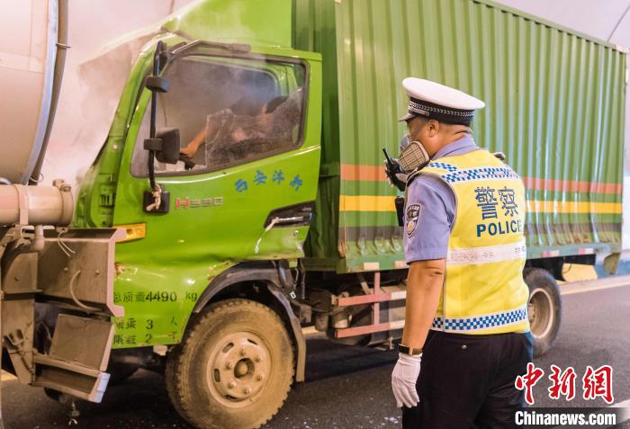 西安高速交警：5项措施为长假高速交通“解压”