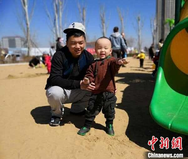 通讯：被儿子称作“叔叔”的陌生爸爸