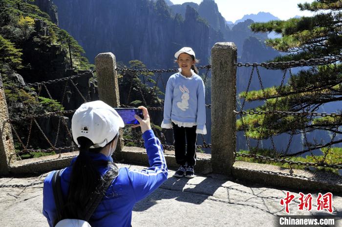 安徽黄山国庆中秋假期迎客12万余人