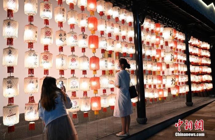 国庆中秋8天假期全国共接待国内游客6.37亿人次