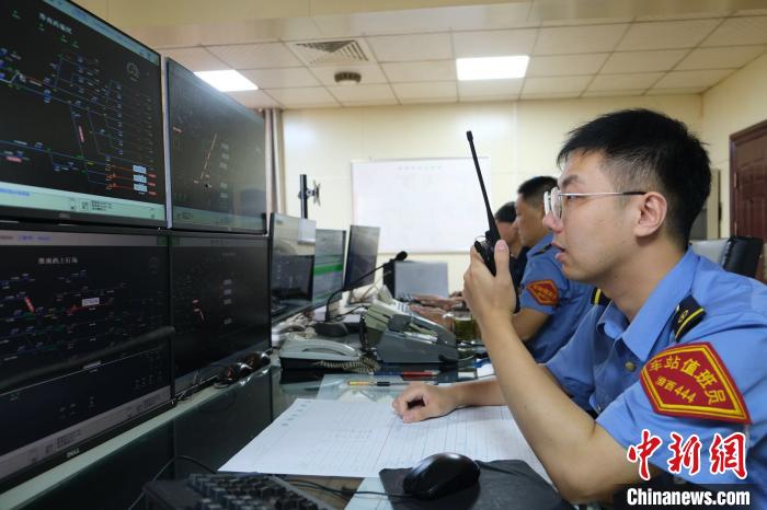 “90后”车站值班员：做好行车“指挥官”为铁路安全运输保驾护航